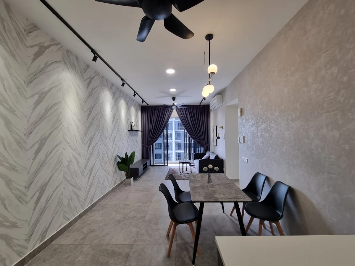 Millerz Square Condo 1/12